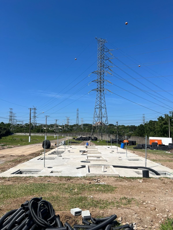 Usina de energia fotovoltaica flutuante da represa Biliz 24